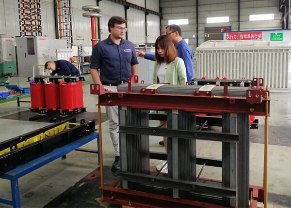 國(guó)外客戶(hù)參觀工廠